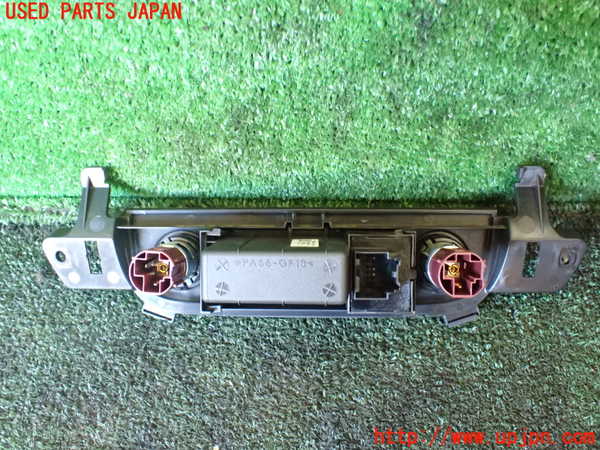 1UPJ-37437841]シボレー・サバーバン(型式不明)小物入れ1 中古_m0003.jpg