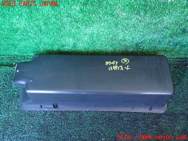 1UPJ-37437842]シボレー・サバーバン(型式不明)小物入れ2 中古_m0002.jpg