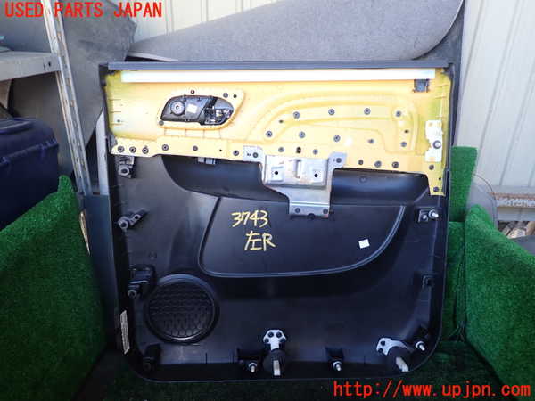 1UPJ-37431324]シボレー・サバーバン(型式不明)左後ドア内張り 中古_m0004.jpg