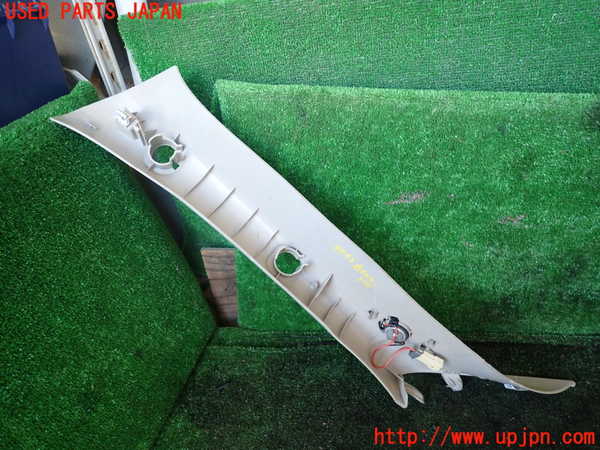 1UPJ-37437655]シボレー・サバーバン(型式不明)右フロントピラートリム 中古_m0004.jpg