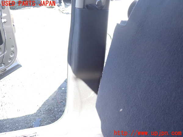 1UPJ-37437665]シボレー・サバーバン(型式不明)右センターピラートリム 中古_m0003.jpg