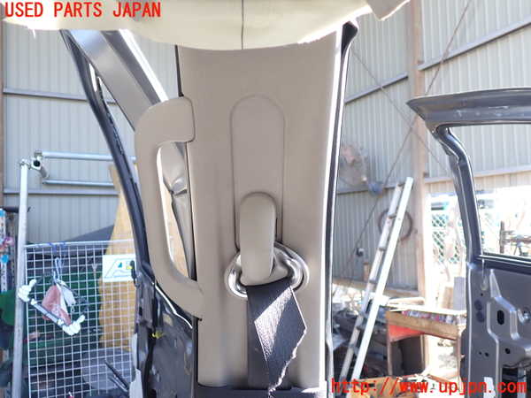 1UPJ-37437670]シボレー・サバーバン(型式不明)左センターピラートリム 中古_m0002.jpg