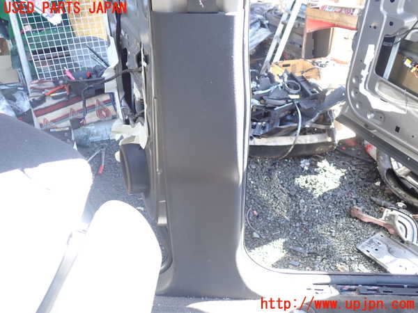 1UPJ-37437670]シボレー・サバーバン(型式不明)左センターピラートリム 中古_m0003.jpg