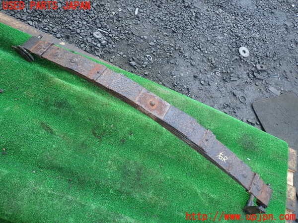 1UPJ-37455100]三菱ジープ(J54)右リアスプリング 【ジャンク】_m0004.jpg