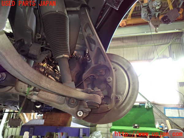 1UPJ-37464295]ジャガー・XJ(J72RA)左フロントナックルハブ 中古_m0002.jpg