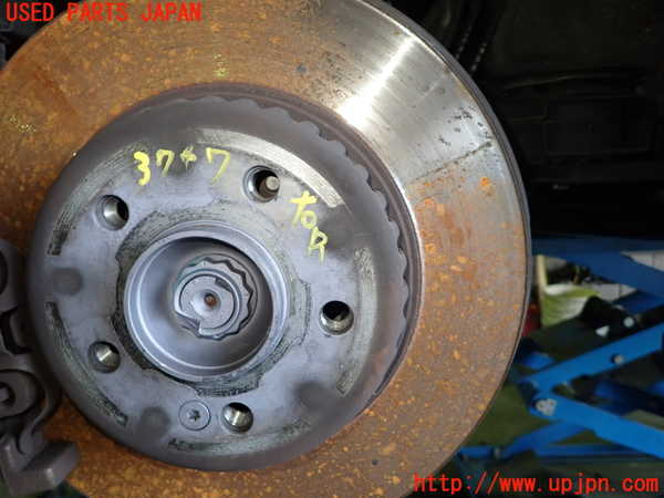 1UPJ-37474300]ベンツ C220 d(205014)(W205)右リアナックルハブ 中古_m0001.jpg
