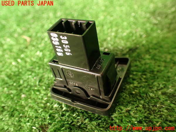 2UPJ-37506240]アバルト・595(312142)右パワーウィンドウスイッチ 中古_m0004.jpg