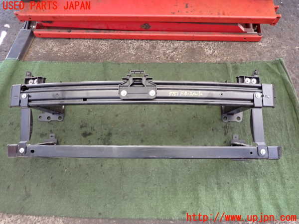 2UPJ-37511014]ルノー・カングー(KFKH5H)フロントバンパーホースメント 中古_m0001.jpg