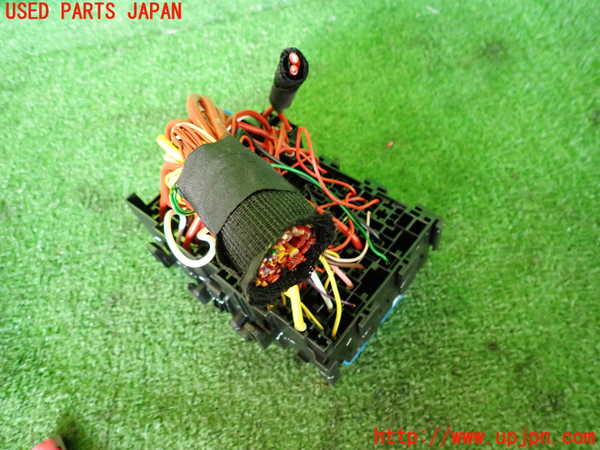 2UPJ-37516742]ルノー・カングー(KFKH5H)ヒューズボックス2 中古_m0002.jpg