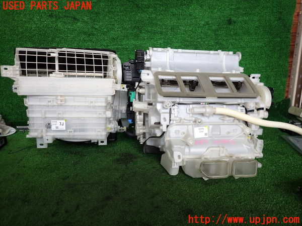 2UPJ-37576081]クラウン ハイブリッド(AZSH20)エバポレーター1 中古_m0001.jpg