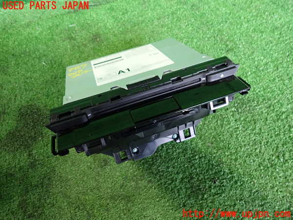 2UPJ-37576490]クラウン ハイブリッド(AZSH20)DVDプレイヤー 中古_m0001.jpg