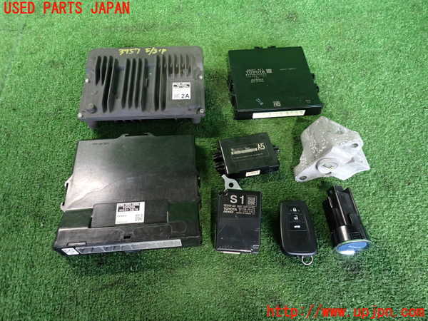 2UPJ-37576110]クラウン ハイブリッド(AZSH20)エンジンコンピューター 中古_m0001.jpg