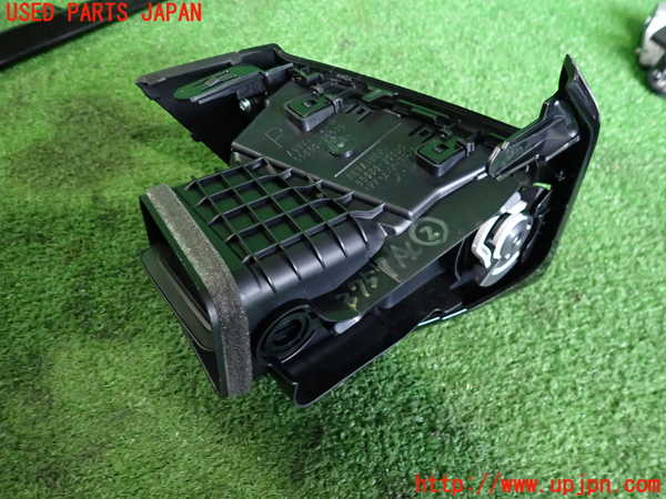 2UPJ-37577527]クラウン ハイブリッド(AZSH20)エアコン吹き出し口2 (右) 中古_m0002.jpg