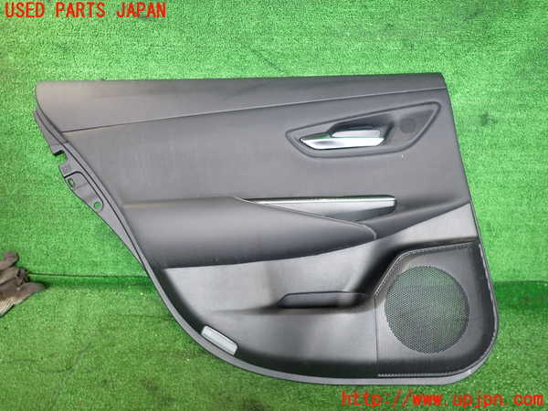 2UPJ-37571324]クラウン ハイブリッド(AZSH20)左後ドア内張り 中古_m0001.jpg