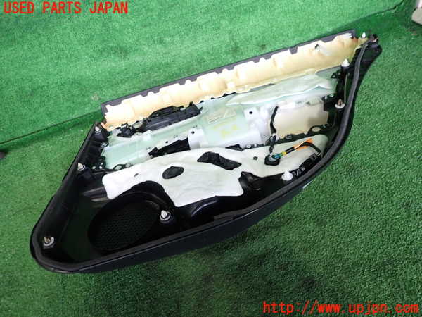 2UPJ-37571324]クラウン ハイブリッド(AZSH20)左後ドア内張り 中古_m0003.jpg