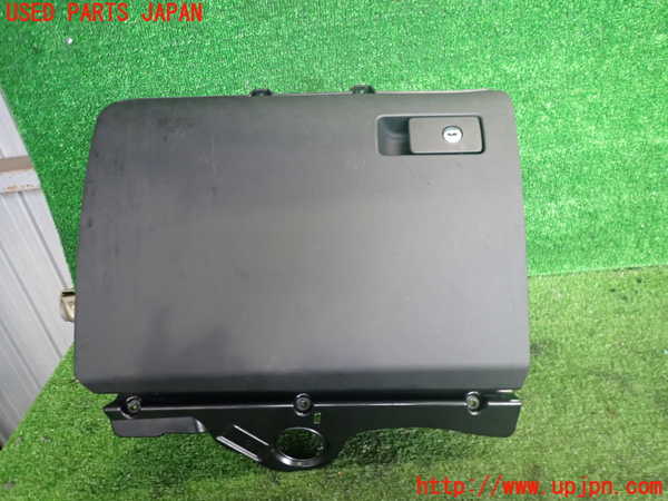 2UPJ-37587516]VW パサート(Passat) ヴァリアント(Variant)(3CCAX)グローブボックス1 中古_m0001.jpg