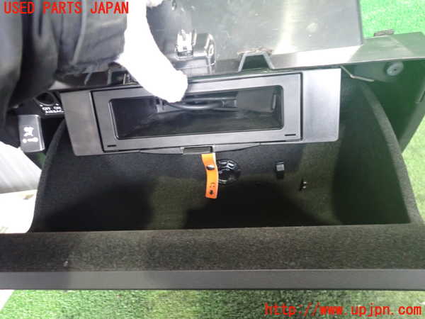 2UPJ-37587516]VW パサート(Passat) ヴァリアント(Variant)(3CCAX)グローブボックス1 中古_m0002.jpg