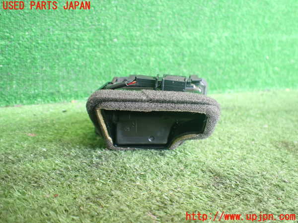 5UPJ-37587527]VW パサート(Passat) ヴァリアント(Variant)(3CCAX)エアコン吹き出し口2(右9 中古_m0002.jpg