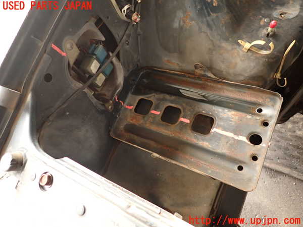 2UPJ-37591042]セドリック 4ドアハードトップ(430)コアサポート（カット） 中古_m0002.jpg