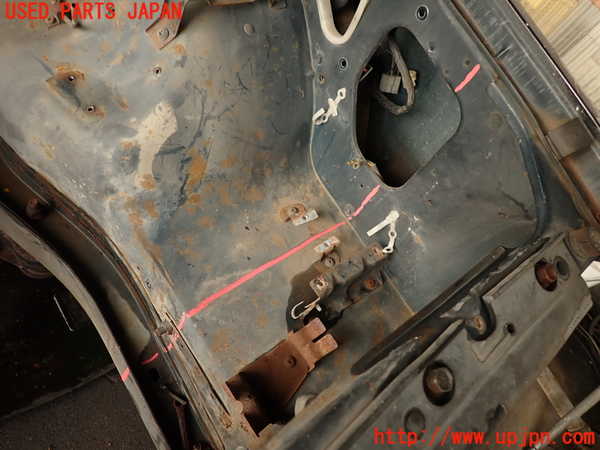 2UPJ-37591042]セドリック 4ドアハードトップ(430)コアサポート（カット） 中古_m0003.jpg