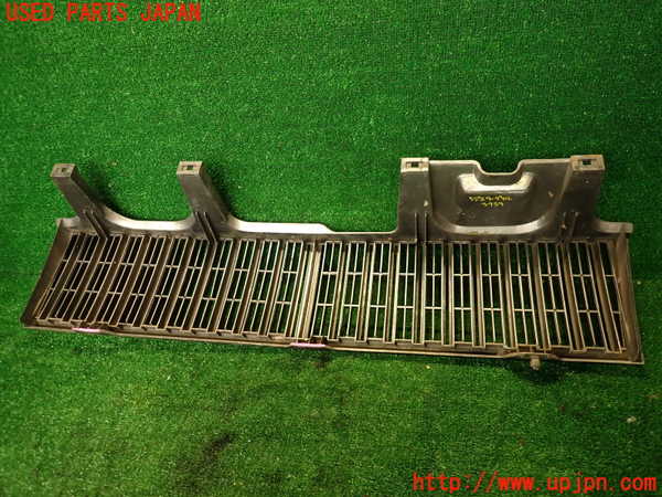 2UPJ-37591050]セドリック 4ドアハードトップ(430)ラジエターグリル (ジャンク品) 中古_m0002.jpg