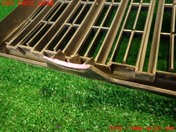 2UPJ-37591050]セドリック 4ドアハードトップ(430)ラジエターグリル (ジャンク品) 中古_m0004.jpg