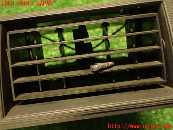 2UPJ-37597526]セドリック 4ドアハードトップ(430)エアコン吹き出し口1 (真中) 中古_m0003.jpg