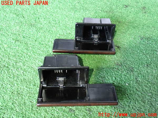 2UPJ-37607822]グロリア シーマ(セドリック シーマ)(FPAY31)灰皿2 中古_m0001.jpg