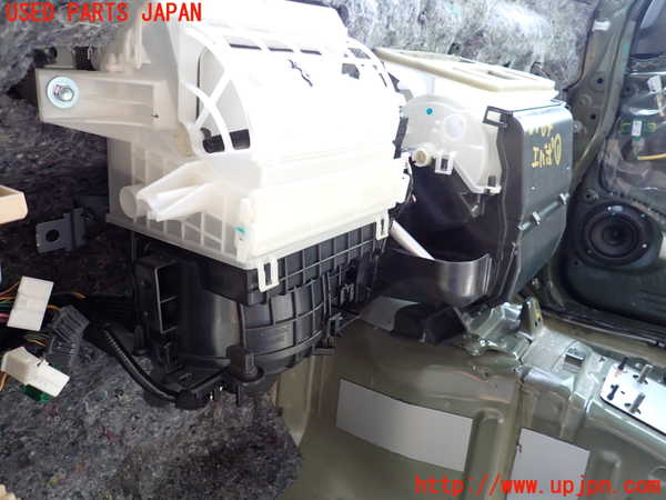 1UPJ-37646081]ジムニー(JB64W)エバポレーター1 中古_m0003.jpg