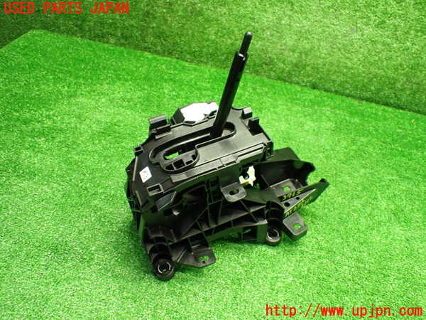 1UPJ-37657555]カローラ ツーリング ハイブリッド(ZWE219W)ATシフトレバー 中古_m0001.jpg