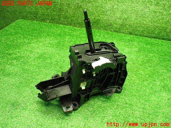 1UPJ-37657555]カローラ ツーリング ハイブリッド(ZWE219W)ATシフトレバー 中古_m0002.jpg