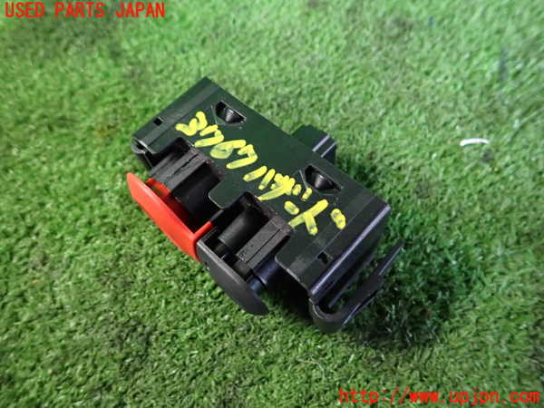 2UPJ-37676290]ルノー・カングー(KWH5F)ハザードスイッチ 中古_m0002.jpg