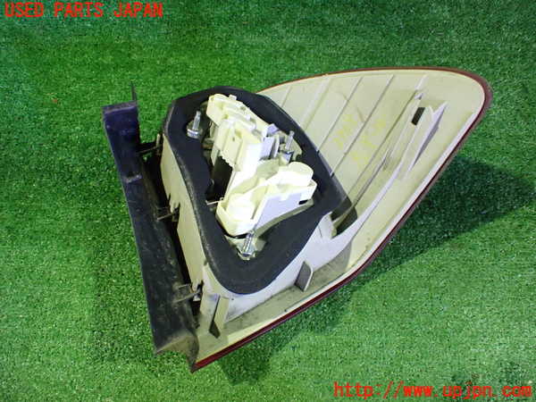 2UPJ-37681536]BMW 320i ツーリング(US20)左テールランプ 中古_m0002.jpg