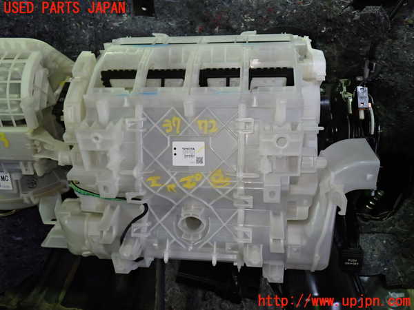 1UPJ-37726082]ヴォクシーハイブリッド(ノアハイブリッド)(ZWR80G)エバポレーター2 中古_m0001.jpg