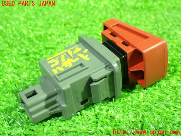 5UPJ-37726290]ヴォクシーハイブリッド(ノアハイブリッド)(ZWR80G)ハザードスイッチ 中古_m0002.jpg