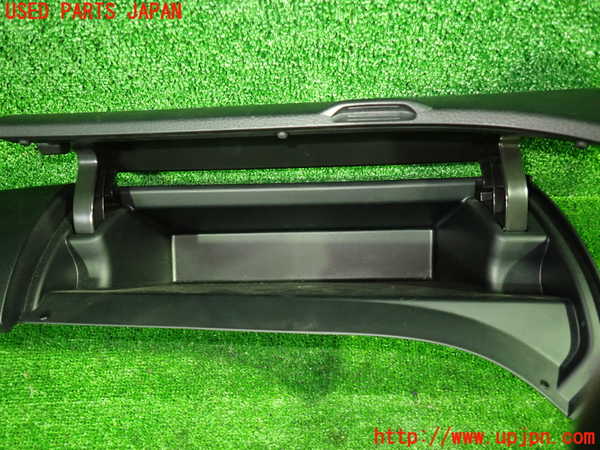 5UPJ-37727516]ヴォクシーハイブリッド(ノアハイブリッド)(ZWR80G)グローブボックス1 中古_m0002.jpg