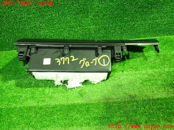 5UPJ-37727516]ヴォクシーハイブリッド(ノアハイブリッド)(ZWR80G)グローブボックス1 中古_m0003.jpg