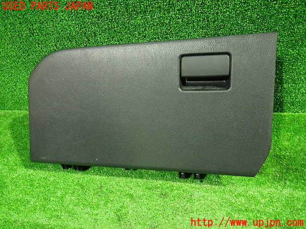 5UPJ-37727517]ヴォクシーハイブリッド(ノアハイブリッド)(ZWR80G)グローブボックス2 中古_m0001.jpg