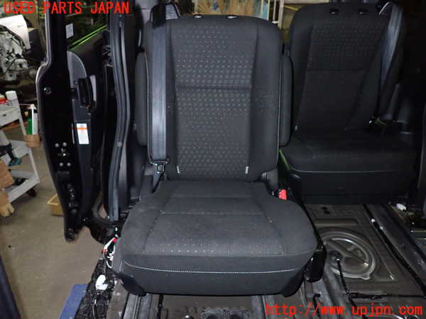 1UPJ-37727145]ヴォクシーハイブリッド(ノアハイブリッド)(ZWR80G)右2列目シート 中古_m0001.jpg