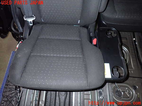 1UPJ-37727145]ヴォクシーハイブリッド(ノアハイブリッド)(ZWR80G)右2列目シート 中古_m0003.jpg