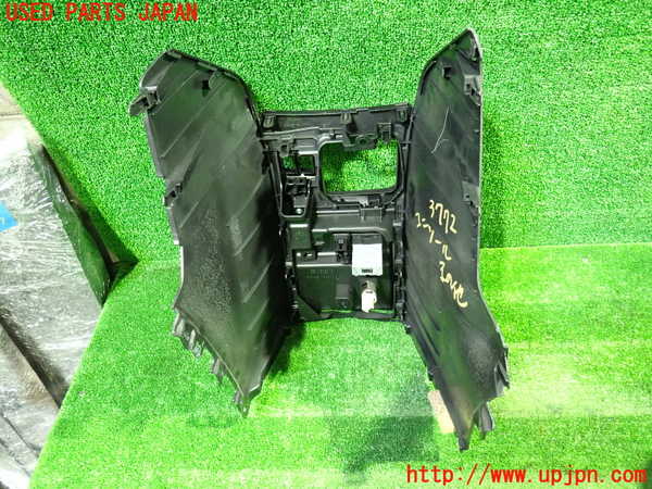 5UPJ-37727549]ヴォクシーハイブリッド(ノアハイブリッド)(ZWR80G)コンソール 中古_m0003.jpg