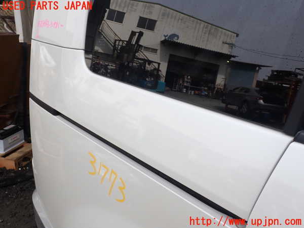 1UPJ-37731360]デリカD：5(CV1W)右スライドレールカバー 中古_m0001.jpg