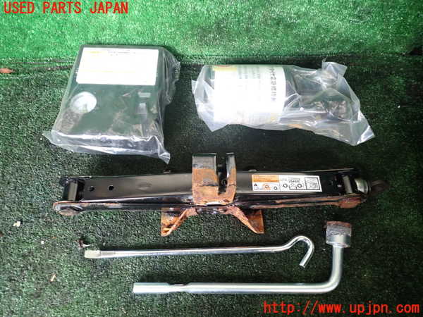 1UPJ-37737805]デリカD：5(CV1W)車載工具 中古_m0001.jpg