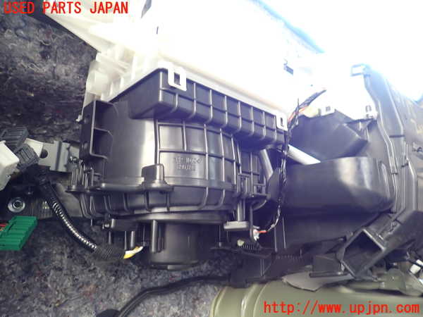 1UPJ-37756081]ジムニー シエラ(JB74W)エバポレーター1 中古_m0003.jpg