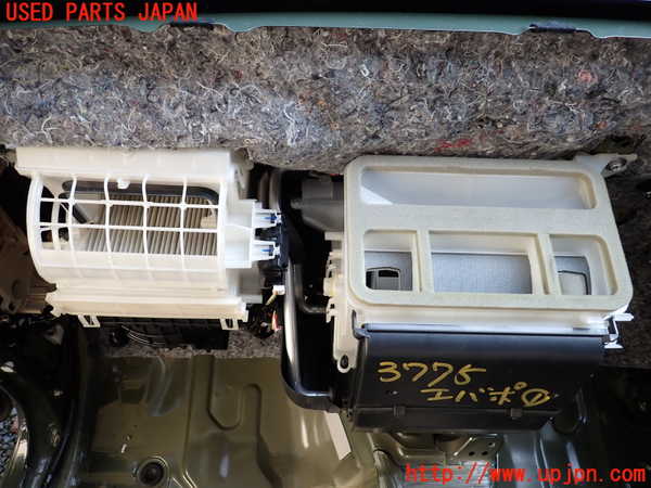 1UPJ-37756081]ジムニー シエラ(JB74W)エバポレーター1 中古_m0004.jpg