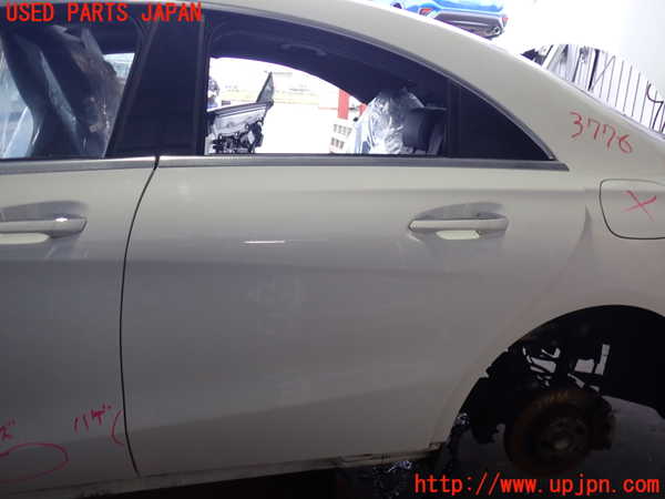2UPJ-37761320]ベンツ CLA180 C117(117342)左後ドア 中古 AGC 43R-00128_m0001.jpg