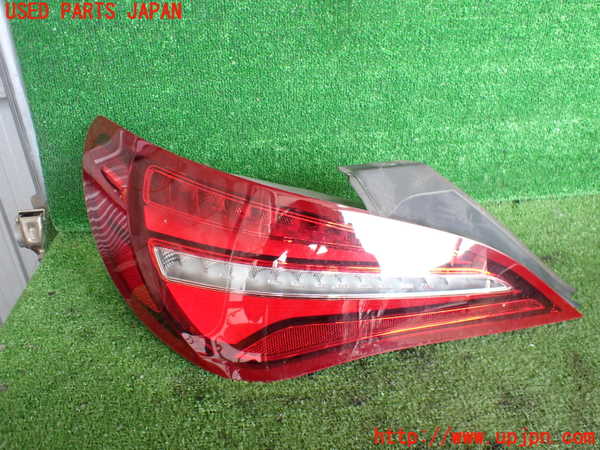 2UPJ-37761536]ベンツ CLA180 C117(117342)左テールランプ 中古_m0001.jpg