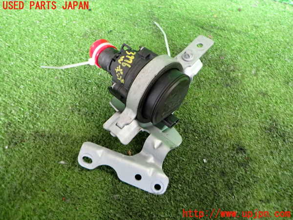 2UPJ-37762110]ベンツ CLA180 C117(117342)ウォーターポンプ 中古_m0001.jpg