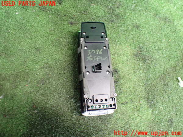 2UPJ-37766240]ベンツ CLA180 C117(117342)右前パワーウィンドウスイッチ 中古_m0003.jpg