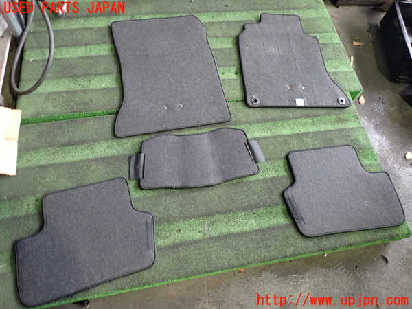 2UPJ-37767800]ベンツ CLA180 C117(117342)フロアマット 中古_m0002.jpg